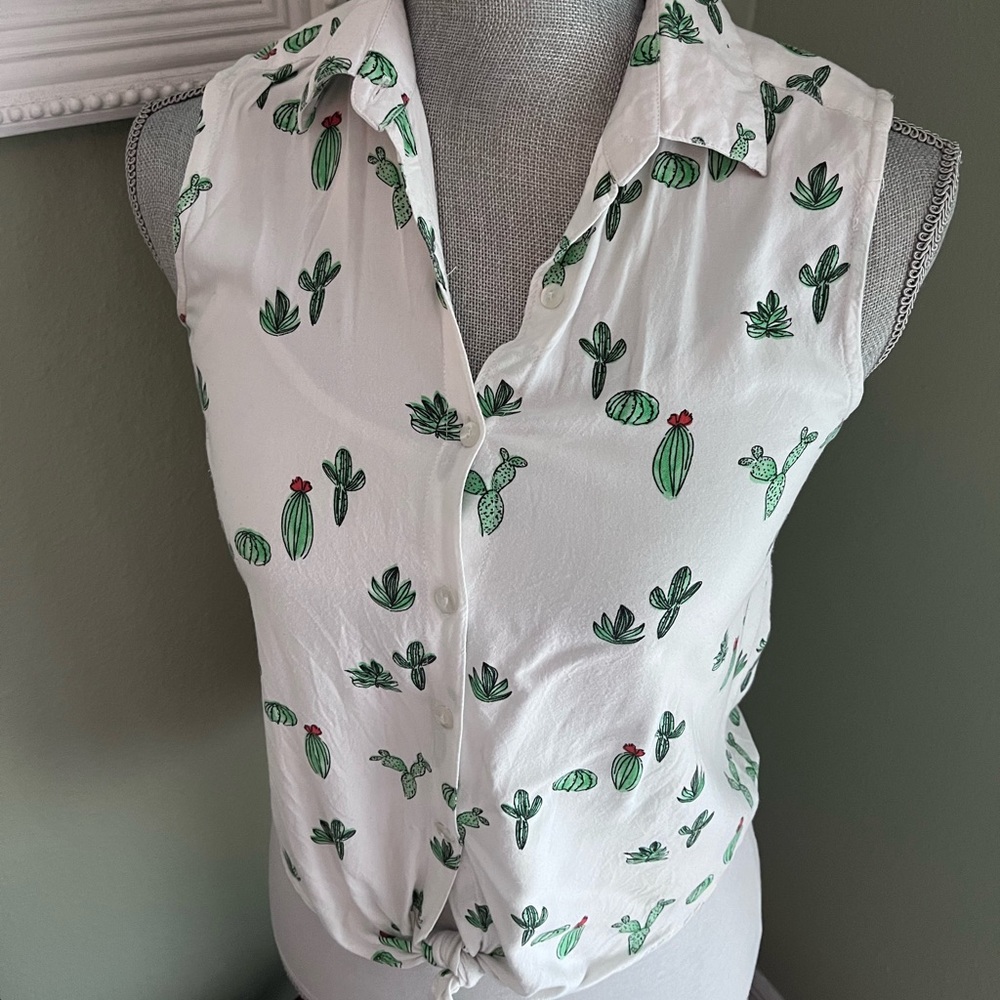 🌵 Cutest cactus print front tie top🌵